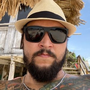 Meet your Posher, Christopher